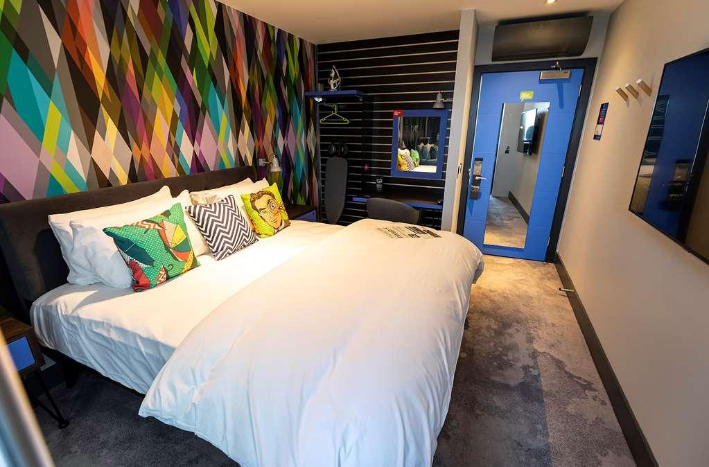 Village Hotel Southampton Eastleigh Rum bild